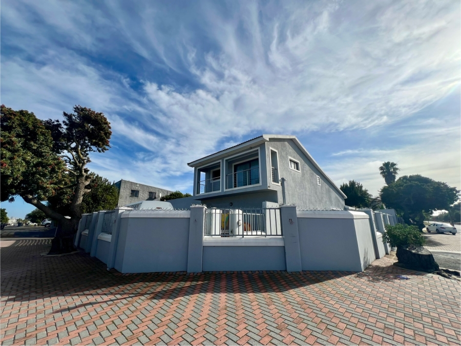 9 Bedroom Property for Sale in Table View Western Cape